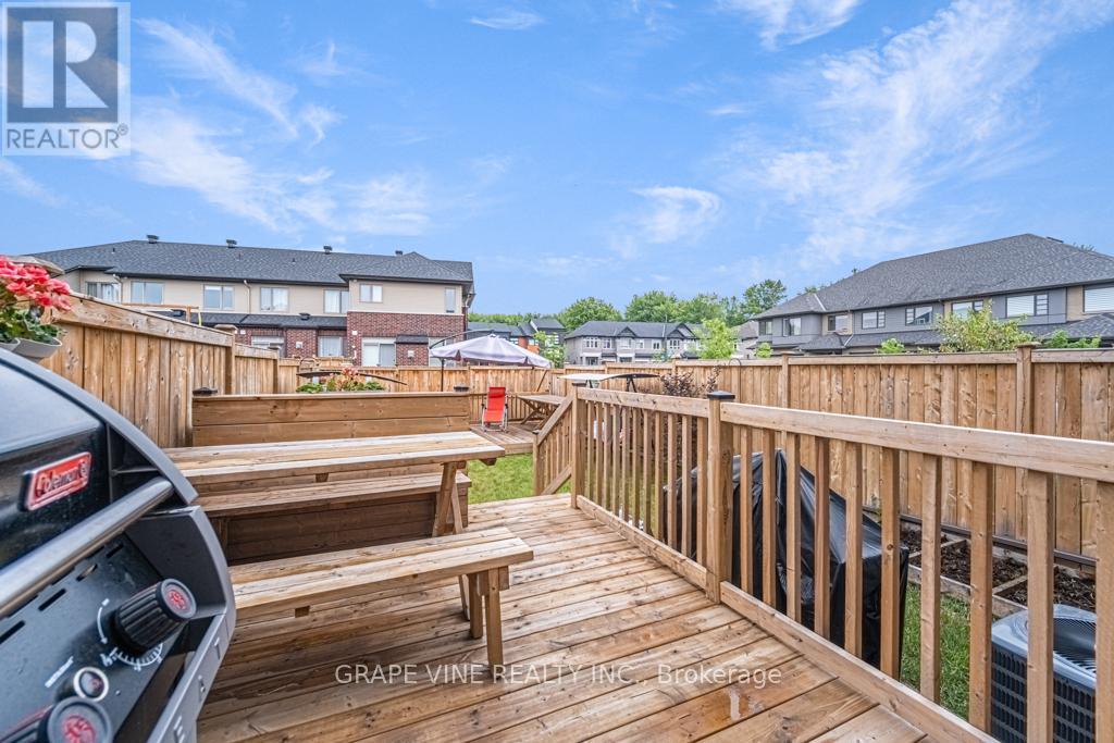 383 MEMORIAL GROVE - 36