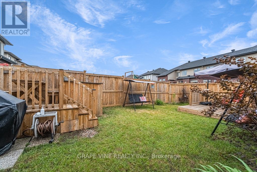 383 MEMORIAL GROVE - 38