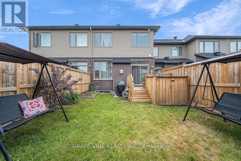383 MEMORIAL GROVE - 42