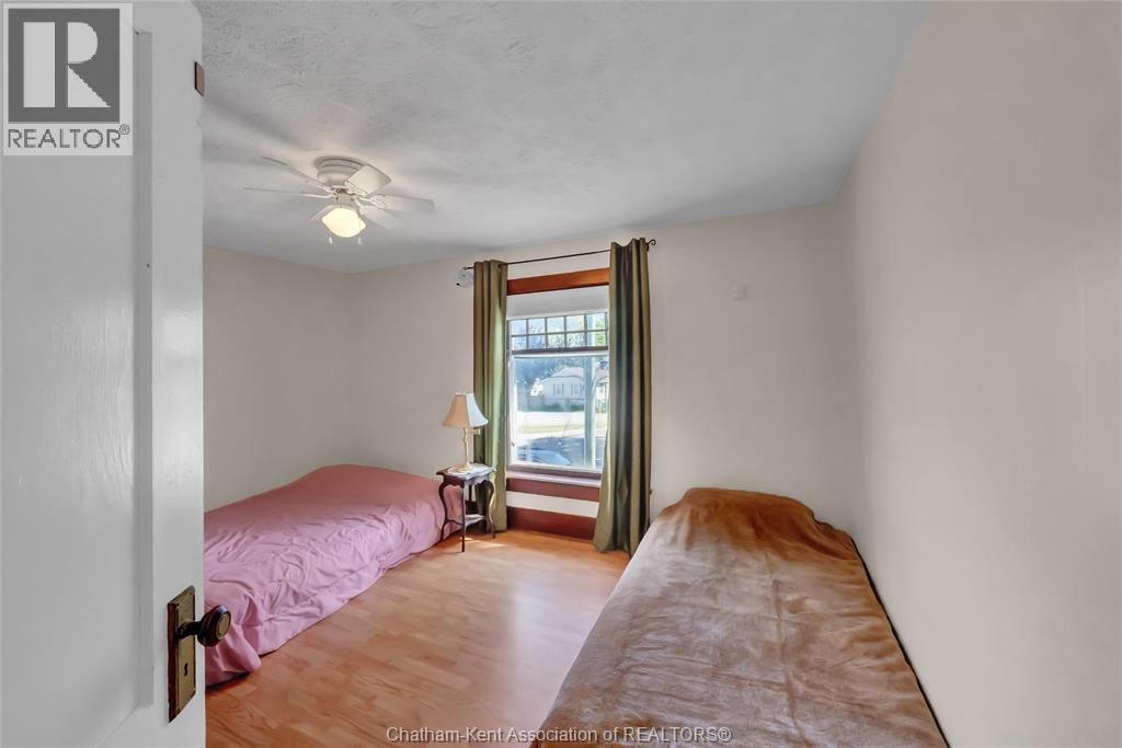 448 Queen STREET - 23