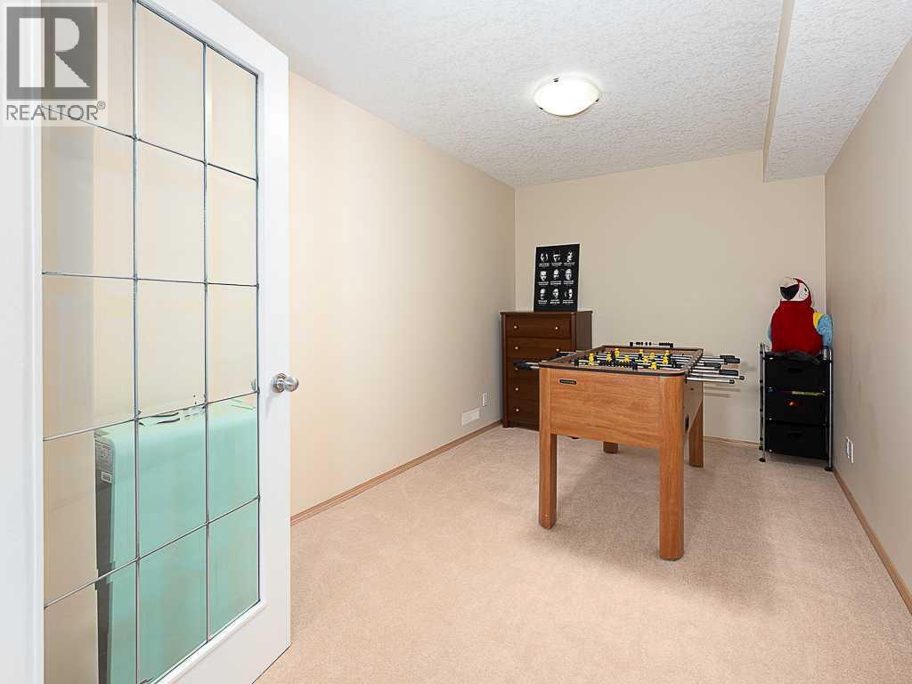 143 Cougarstone Square SW - 35