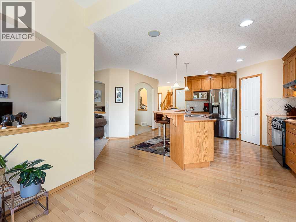 143 Cougarstone Square SW - 15
