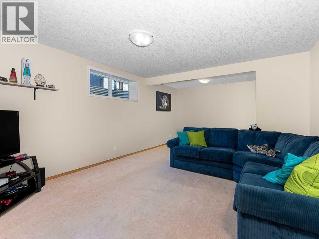 143 Cougarstone Square SW - 34