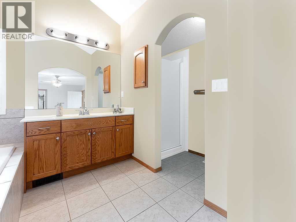 143 Cougarstone Square SW - 27