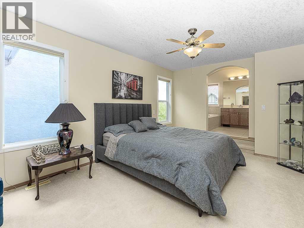 143 Cougarstone Square SW - 25