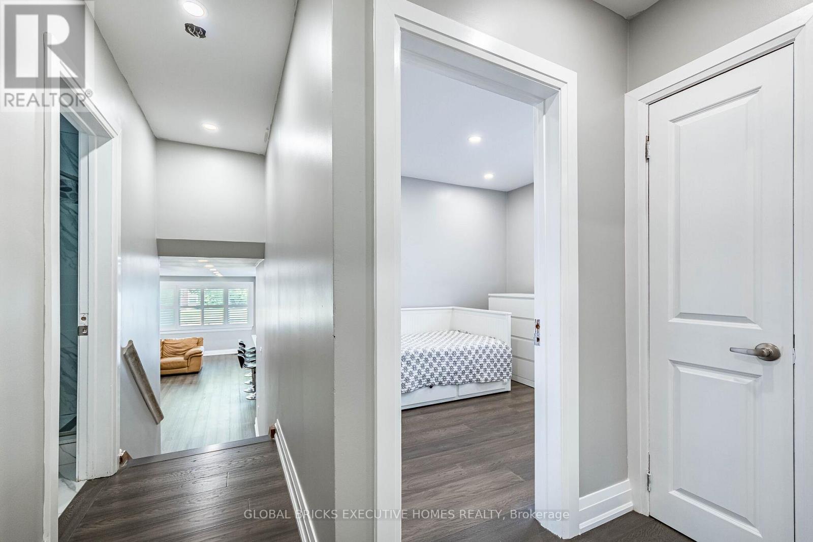 1274 REDBANK CRESCENT - 21