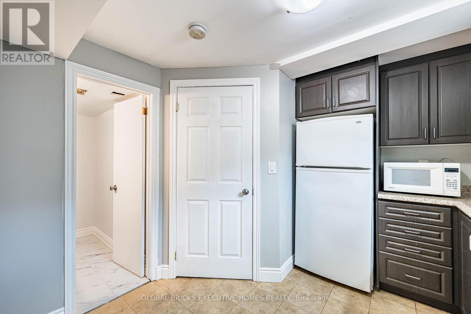1274 REDBANK CRESCENT - 39