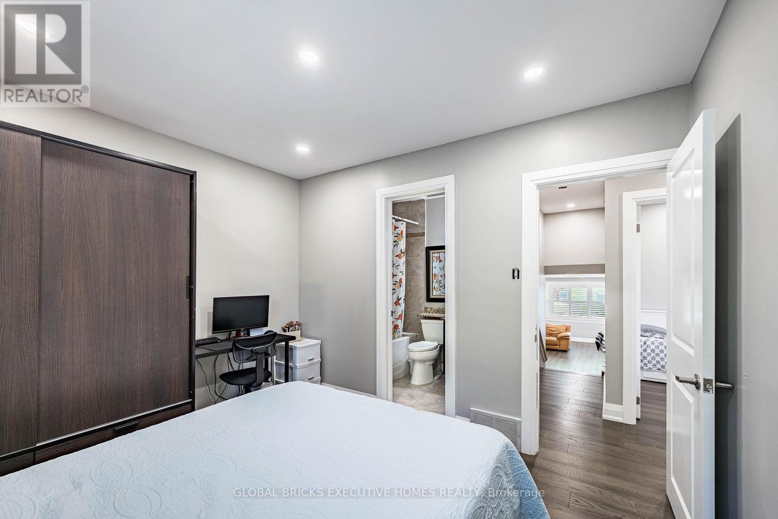1274 REDBANK CRESCENT - 34