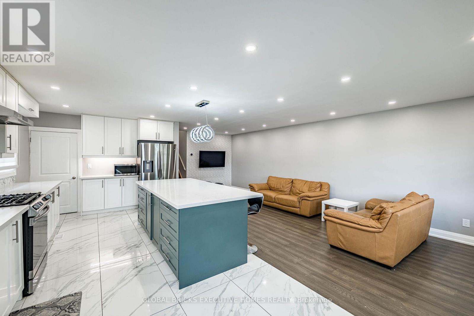 1274 REDBANK CRESCENT - 4