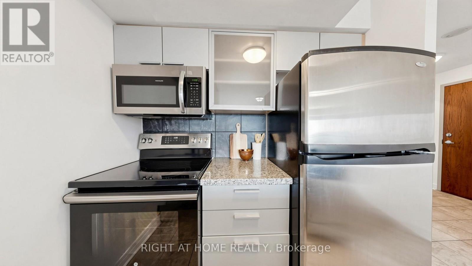 #2308 18 HARRISON GARDEN BOULEVARD - 17