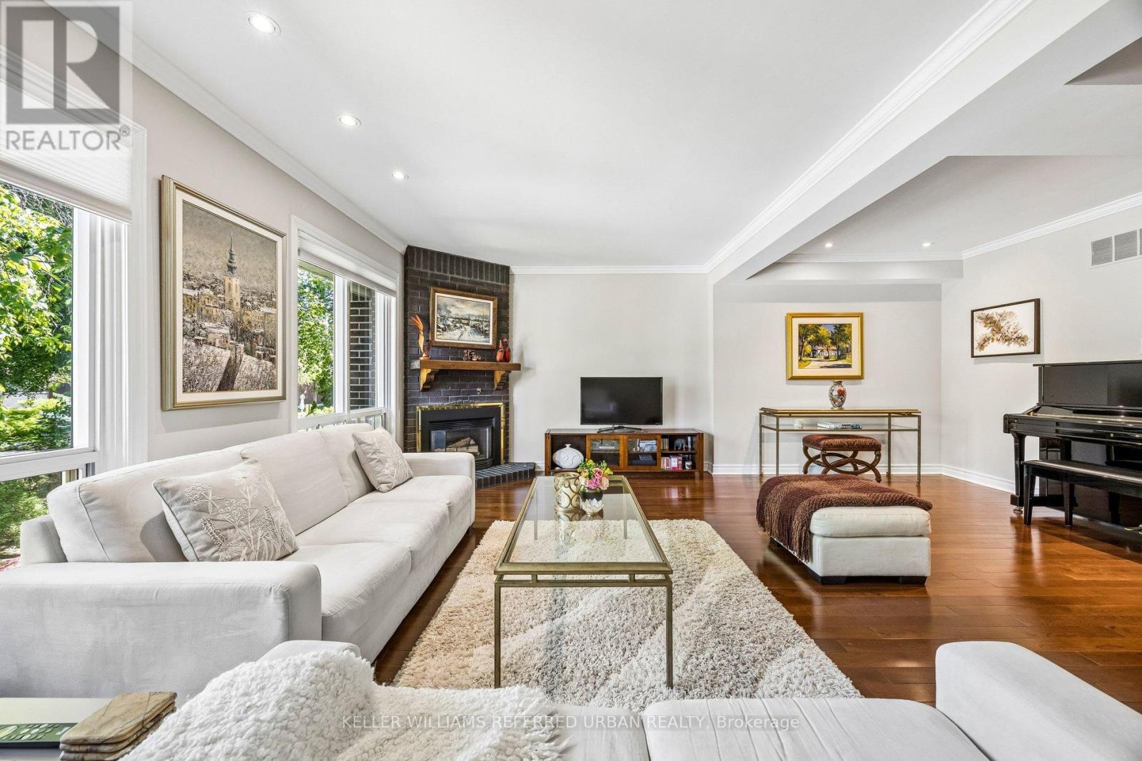 31 FLAMING ROSEWAY - Image 3