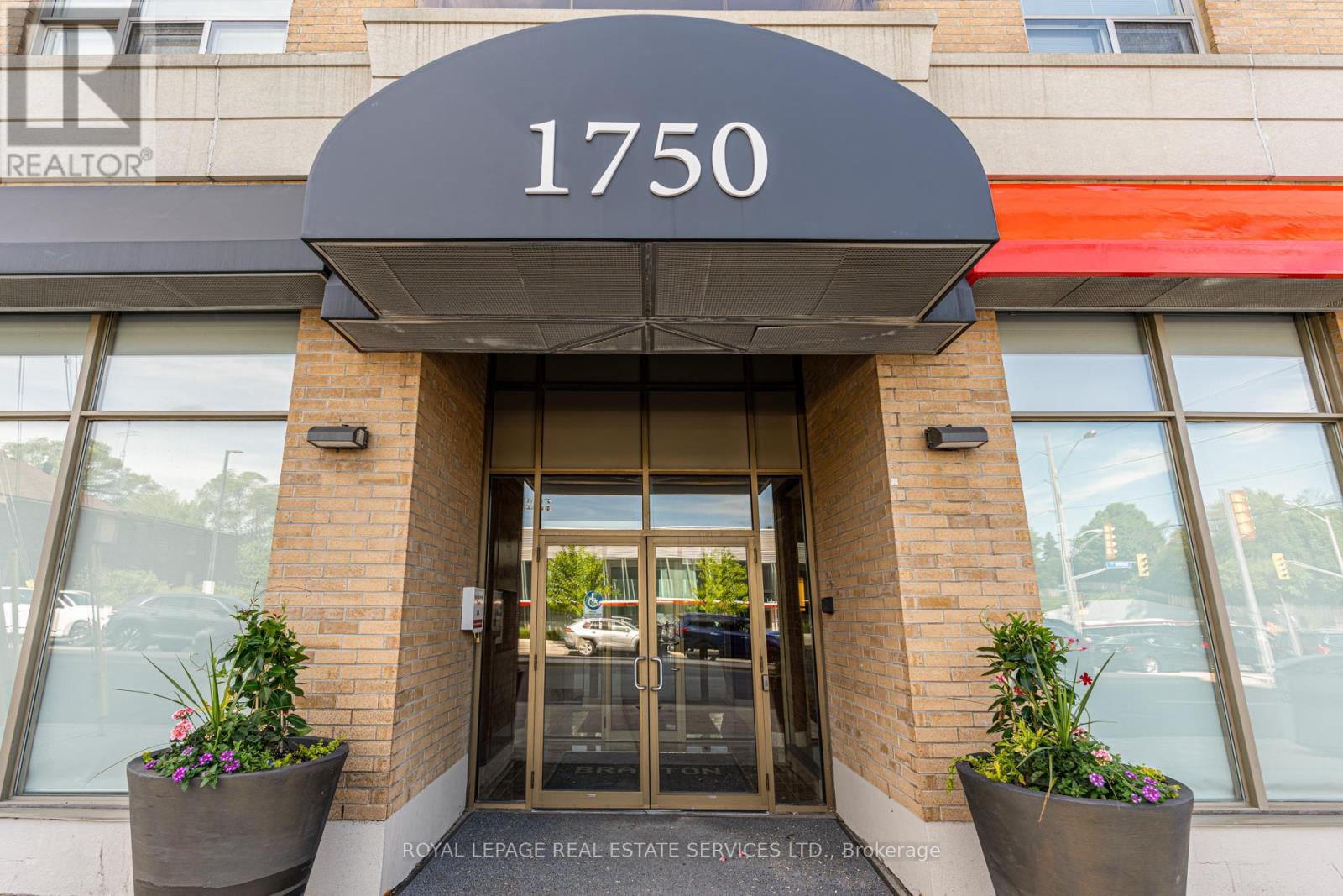 Listing photo of 202 - 1750 BAYVIEW AVENUE