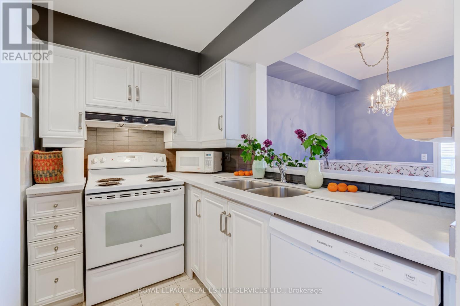 #202 1750 BAYVIEW AVENUE - 23