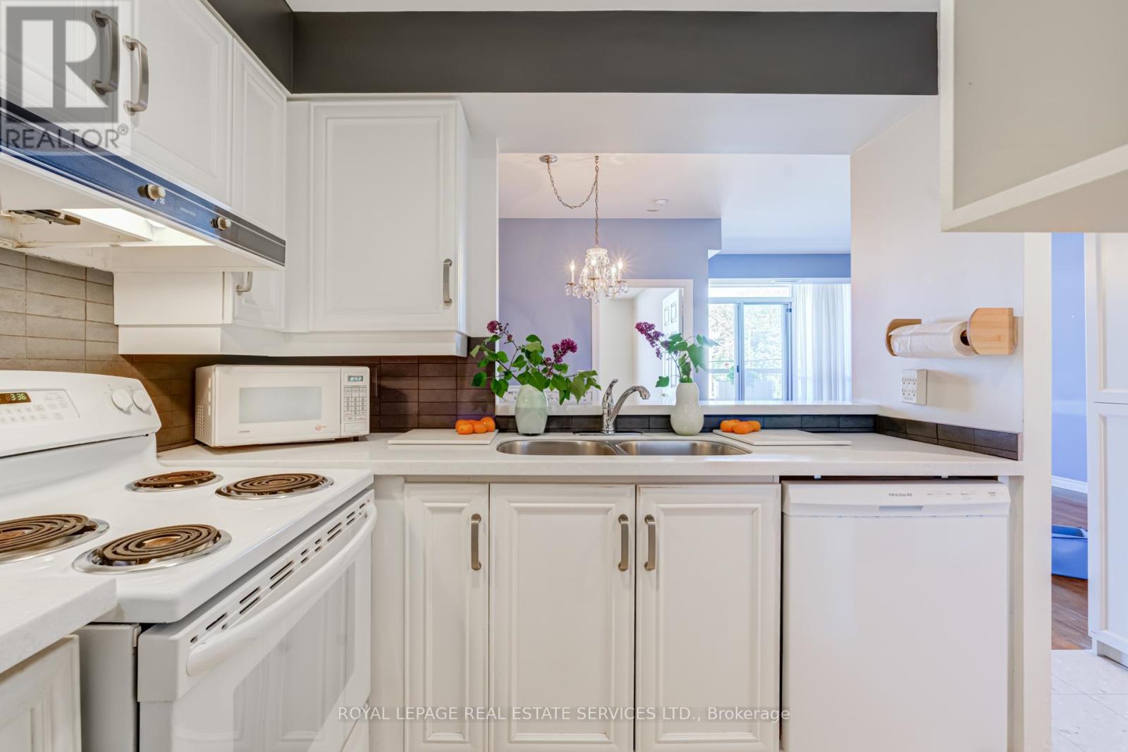 #202 1750 BAYVIEW AVENUE - 24