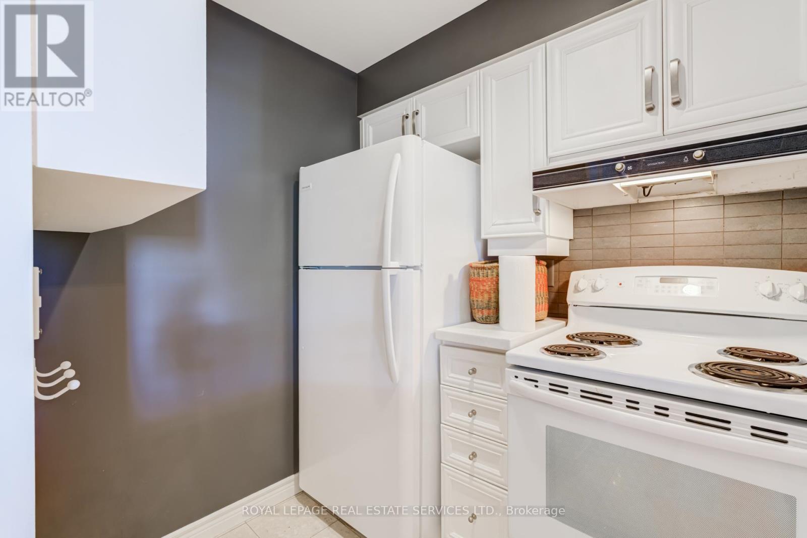 #202 1750 BAYVIEW AVENUE - 25