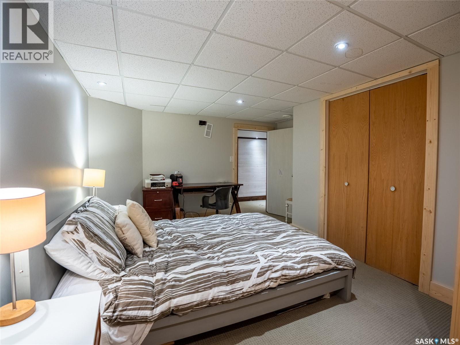 22 Calder CRESCENT - 23