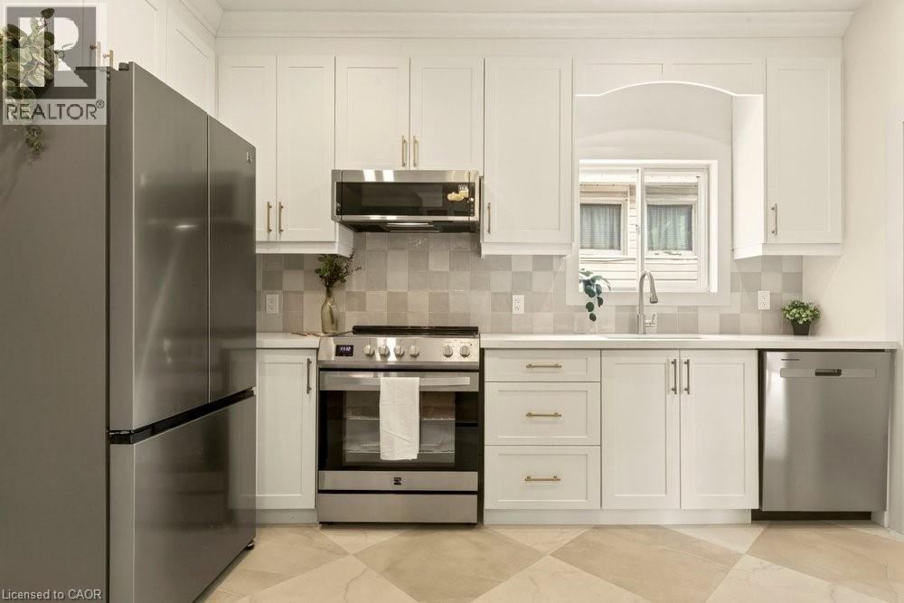 106 GROSVENOR Avenue N - 21