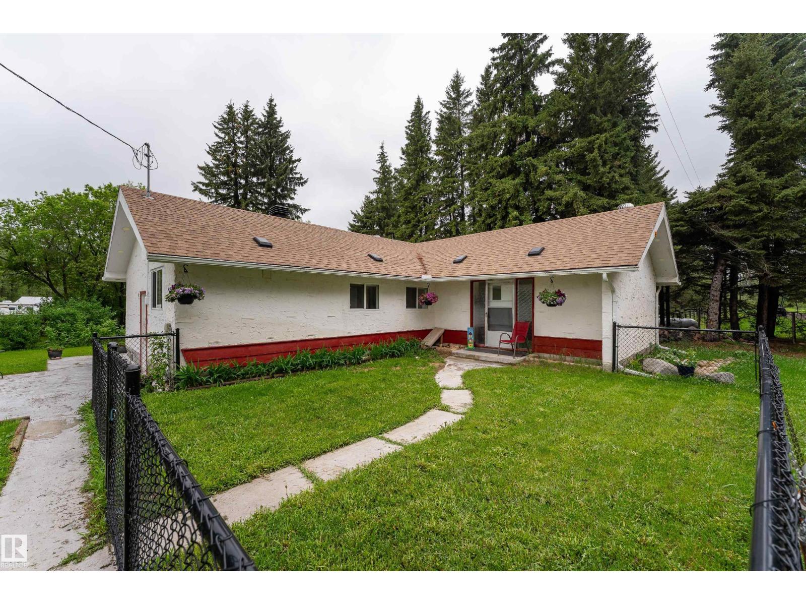 531031 Range Road 195 exterior