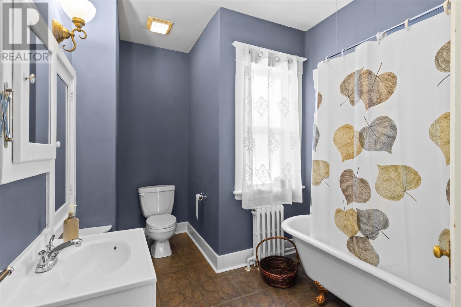 8 Glenridge Crescent - 16