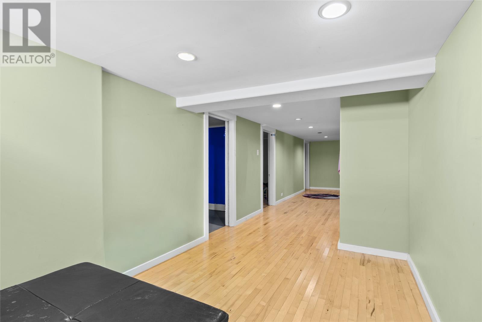 8 Glenridge Crescent - 17