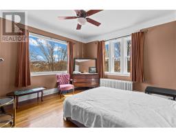 8 Glenridge Crescent thumbnail 12