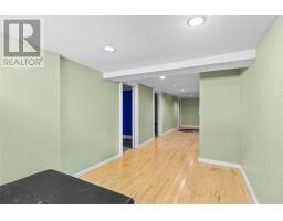 8 Glenridge Crescent thumbnail 17