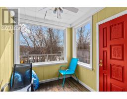 8 Glenridge Crescent thumbnail 4