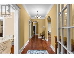 8 Glenridge Crescent thumbnail 6