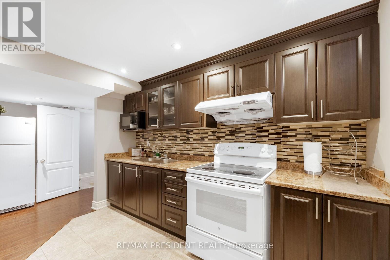 64 ORCHID DRIVE - 35