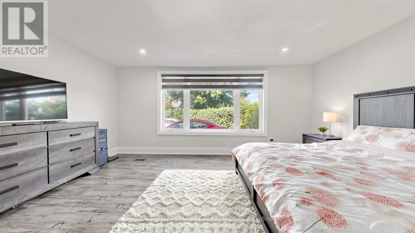 34 MERCER DRIVE - 14