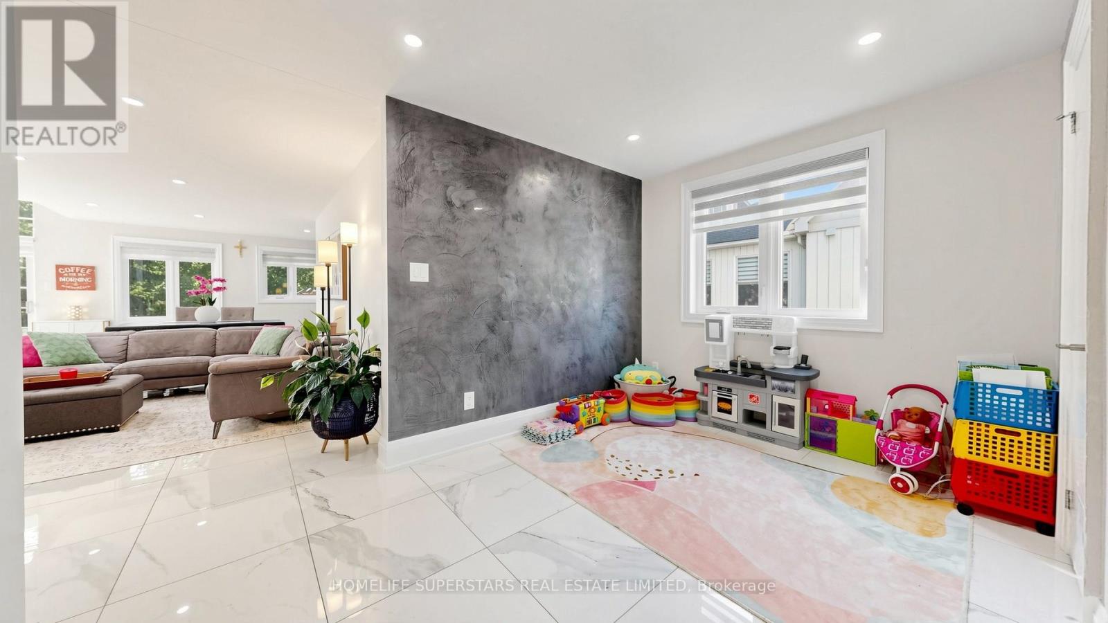 34 MERCER DRIVE - 19