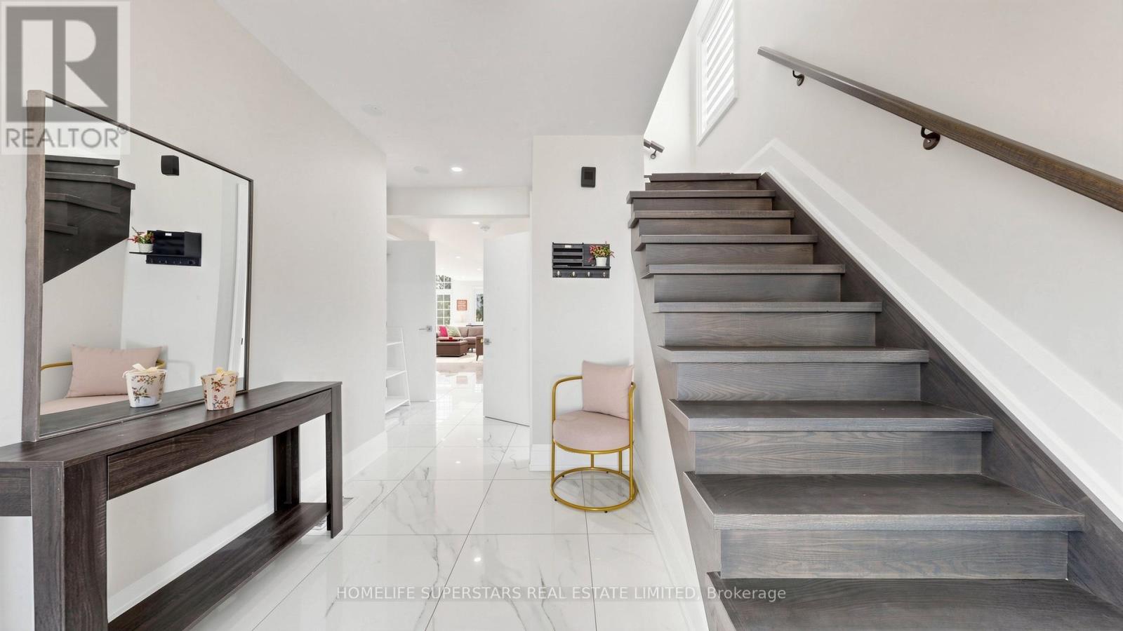 34 MERCER DRIVE - 21