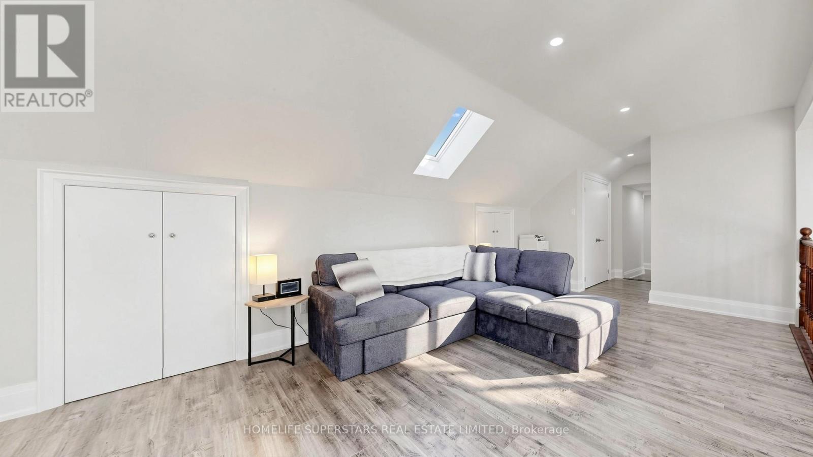 34 MERCER DRIVE - 25