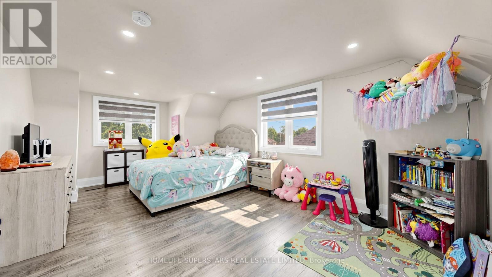 34 MERCER DRIVE - 27