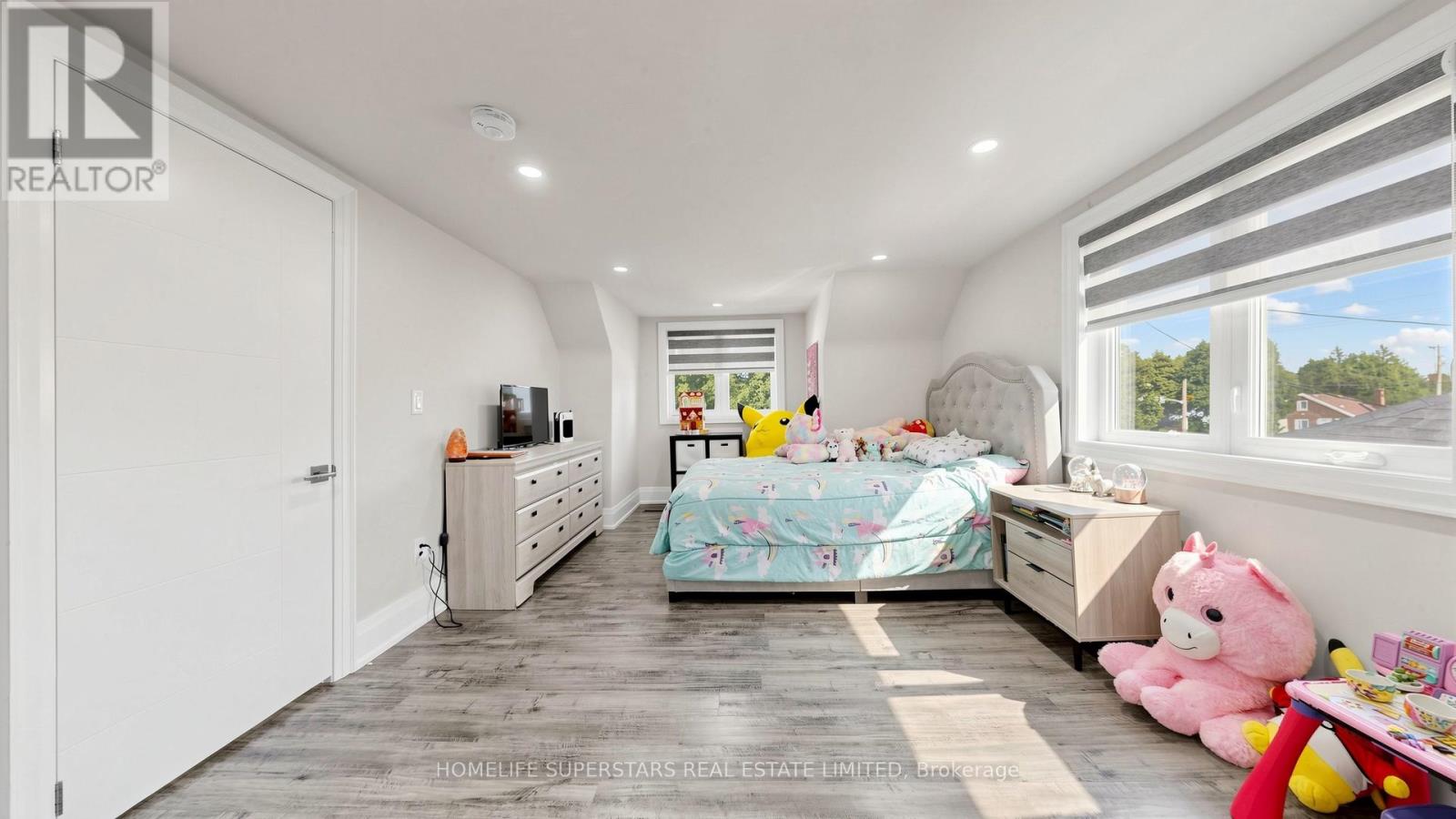 34 MERCER DRIVE - 28