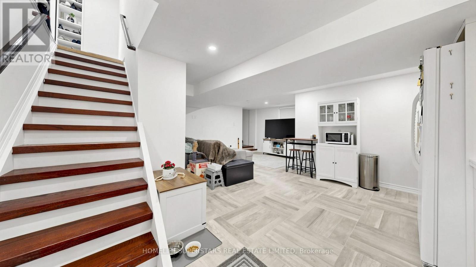 34 MERCER DRIVE - 31
