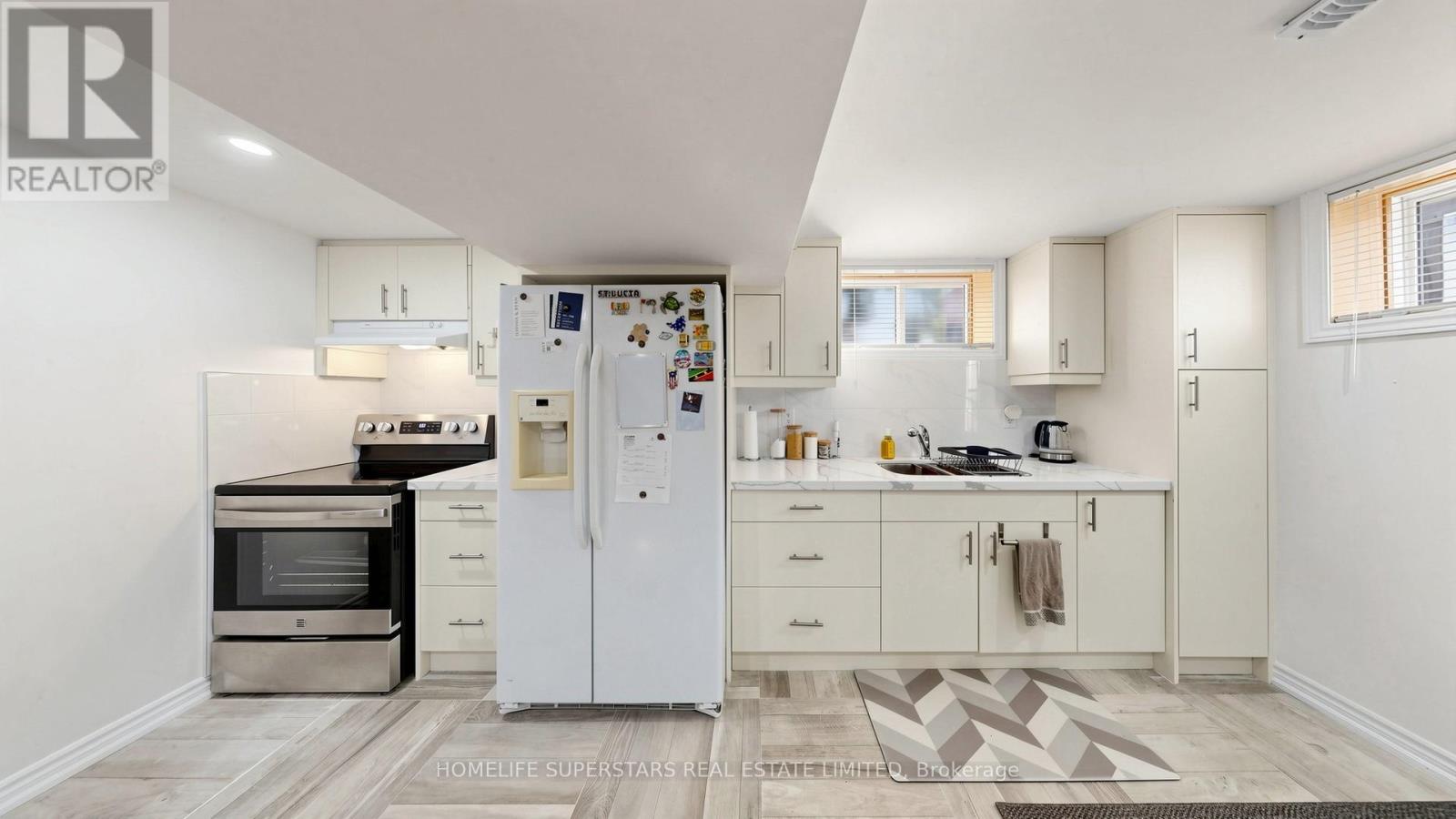 34 MERCER DRIVE - 33