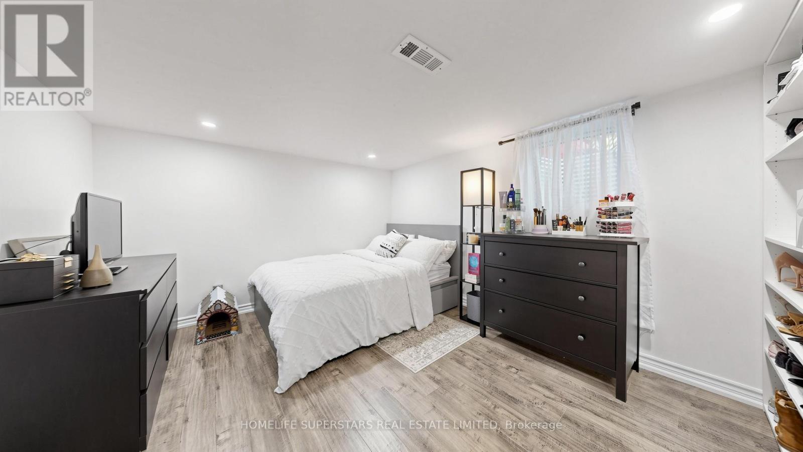 34 MERCER DRIVE - 34