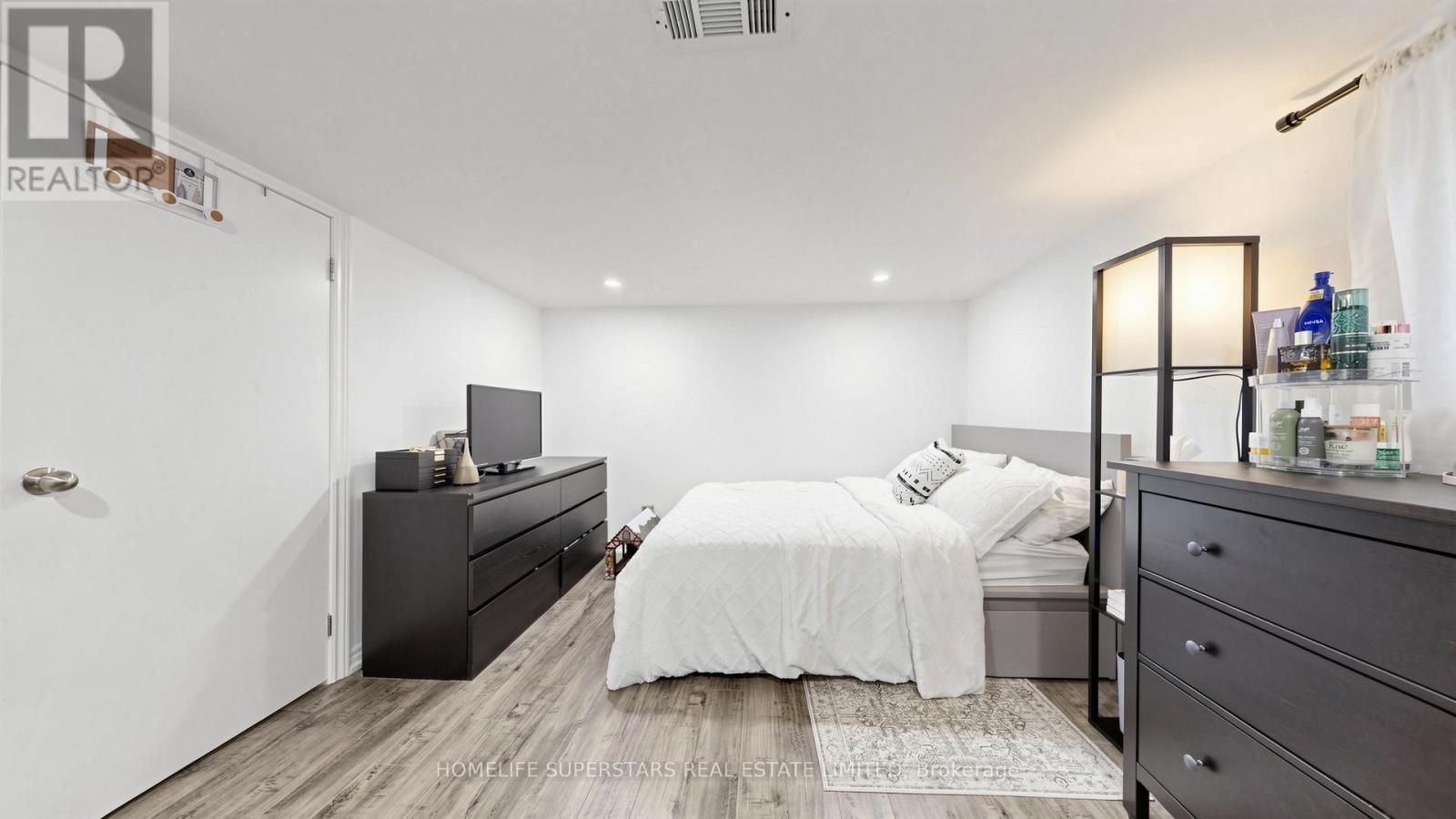 34 MERCER DRIVE - 35