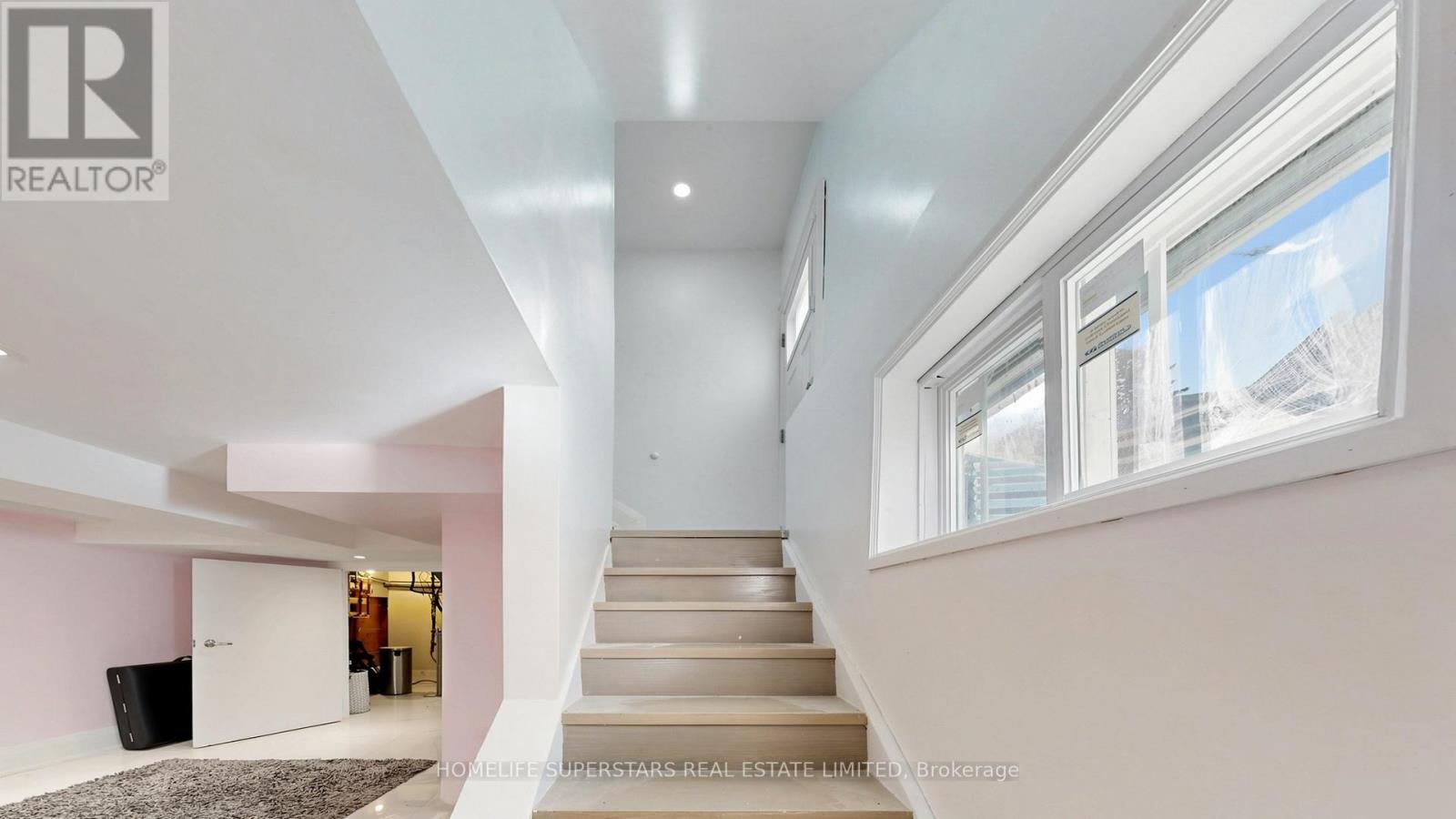 34 MERCER DRIVE - 39