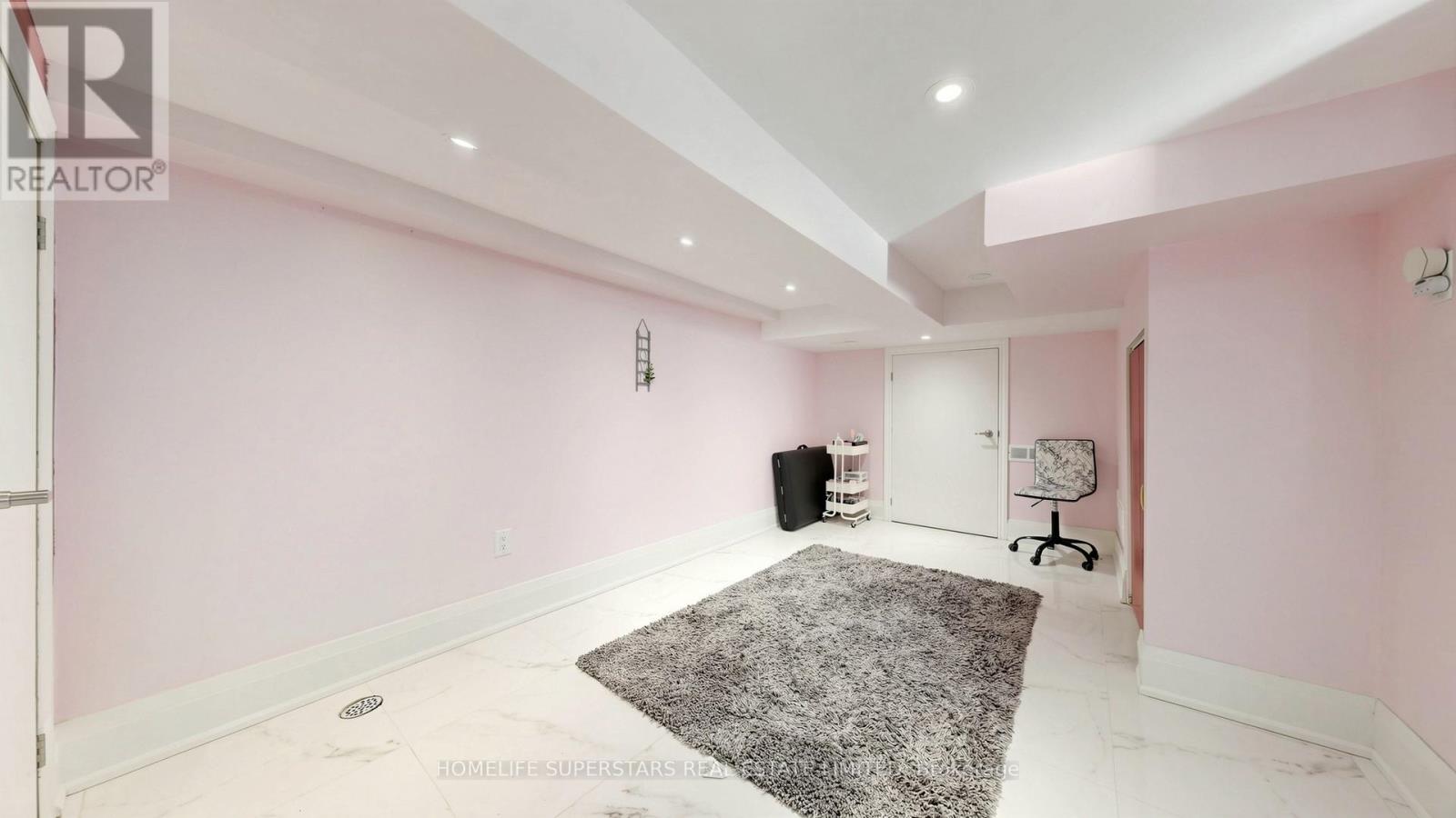 34 MERCER DRIVE - 40