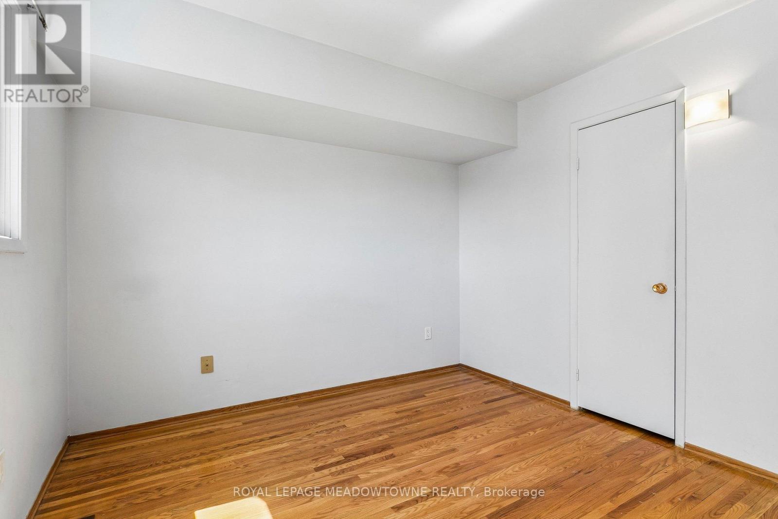 34 PLAINSMAN ROAD - 34