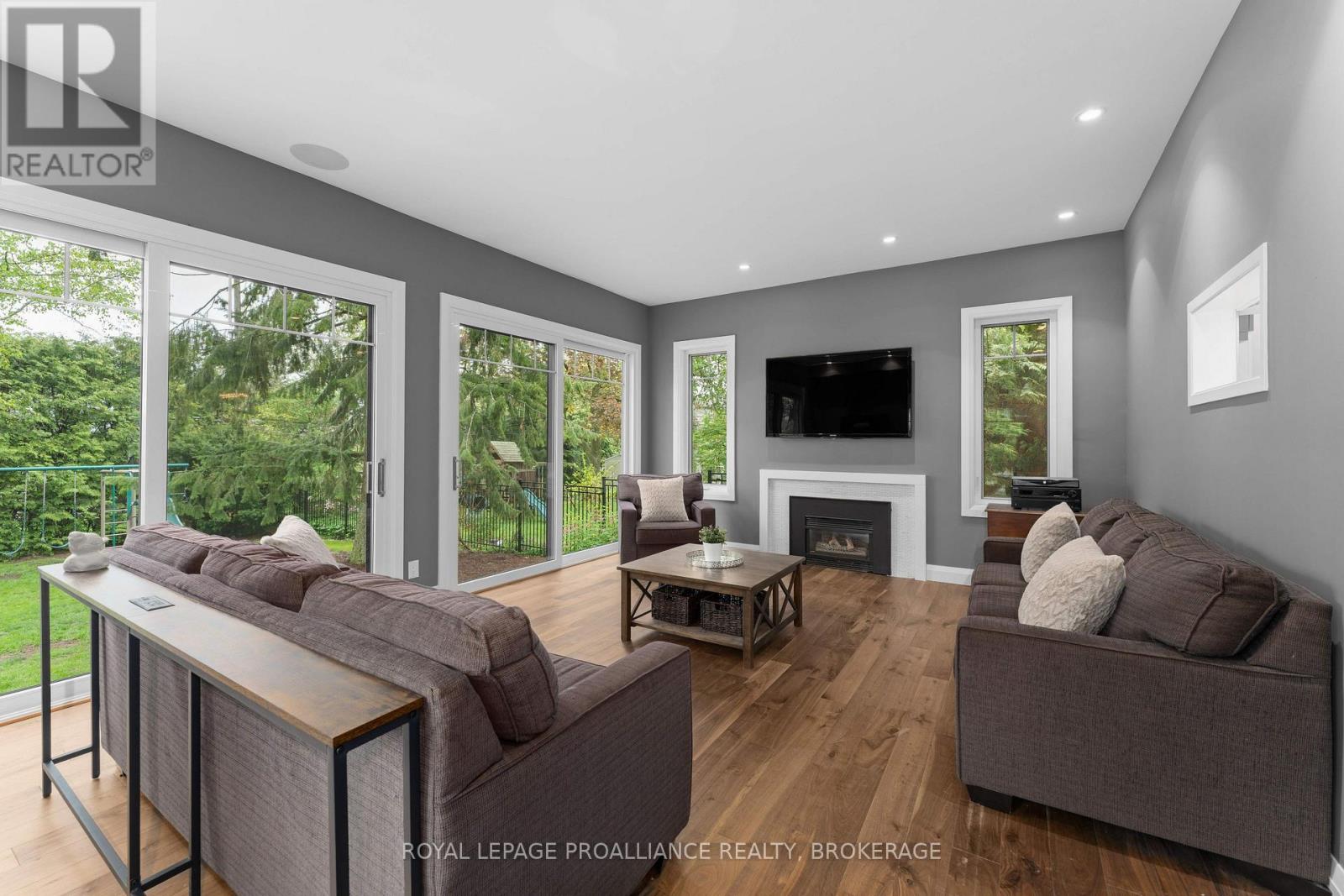29 HILLCROFT DRIVE - 15