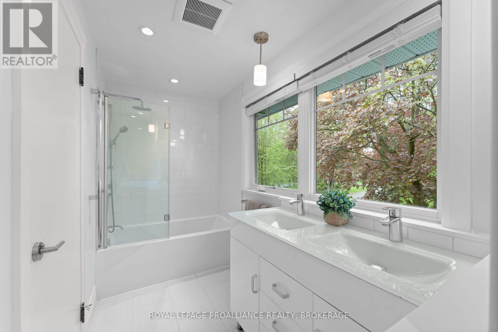 29 HILLCROFT DRIVE - 29