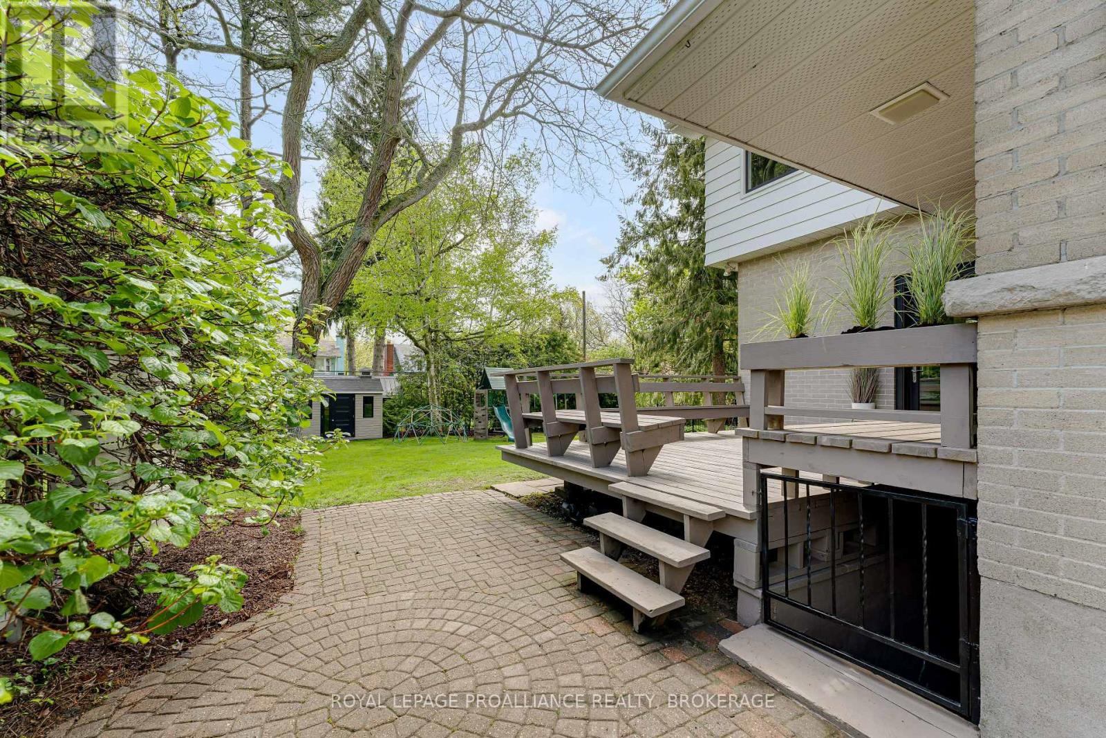 29 HILLCROFT DRIVE - 38