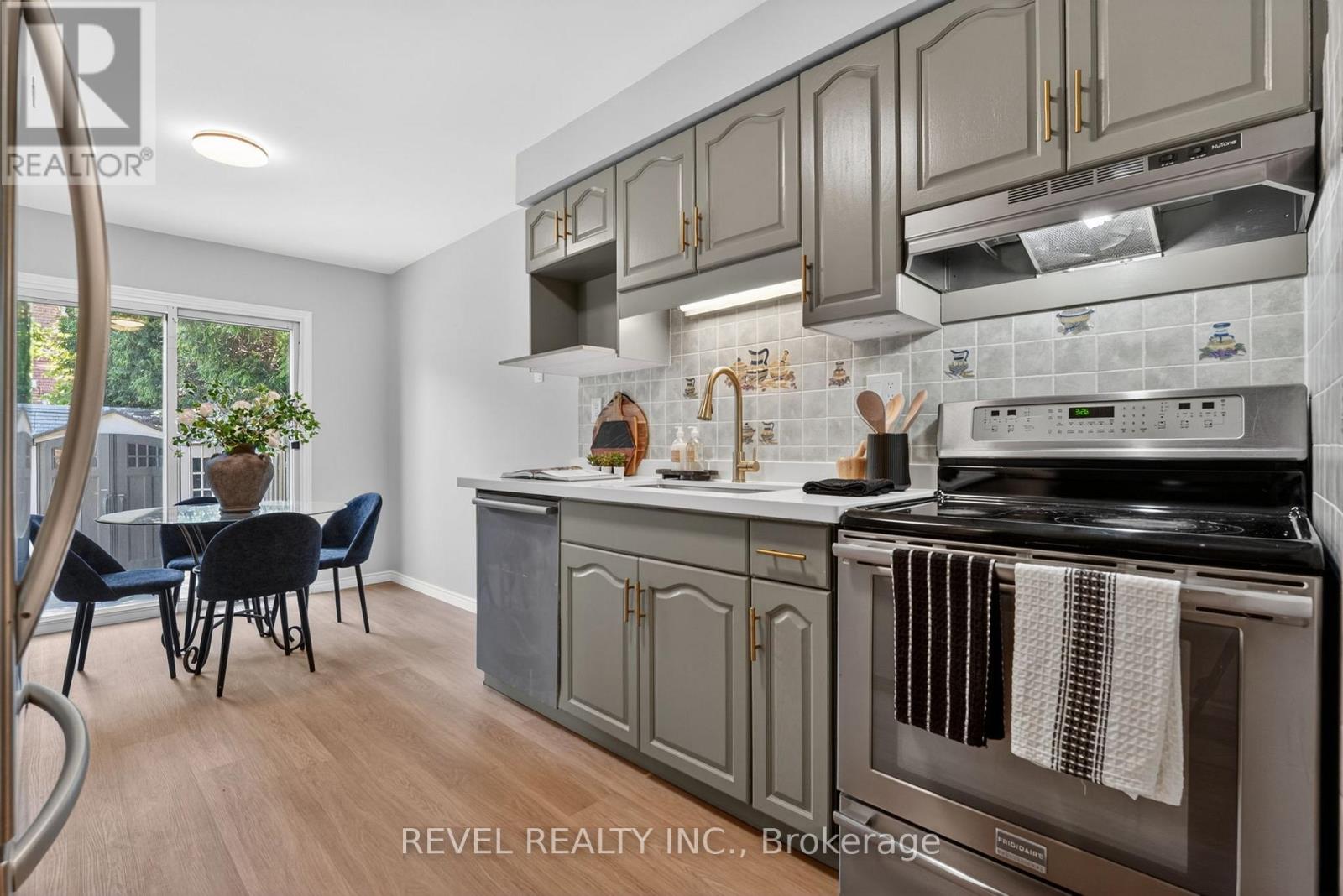 79 LYNNETTE DRIVE - 11