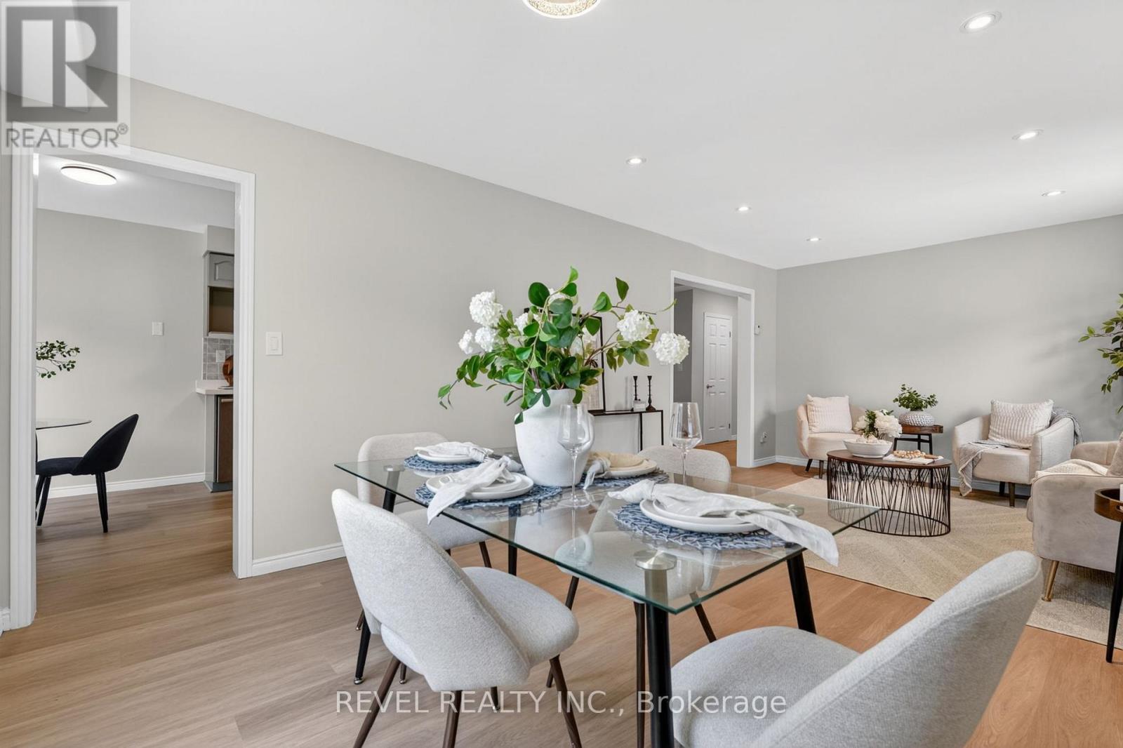 79 LYNNETTE DRIVE - 33