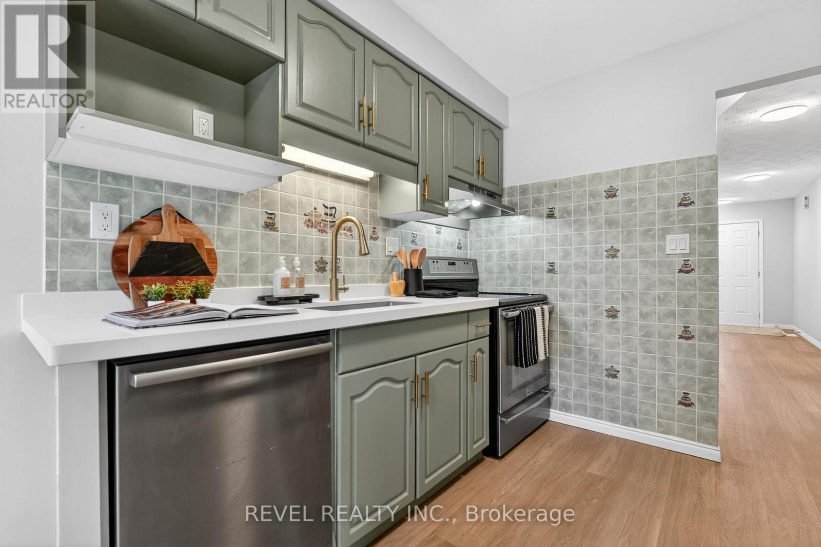 79 LYNNETTE DRIVE - 9