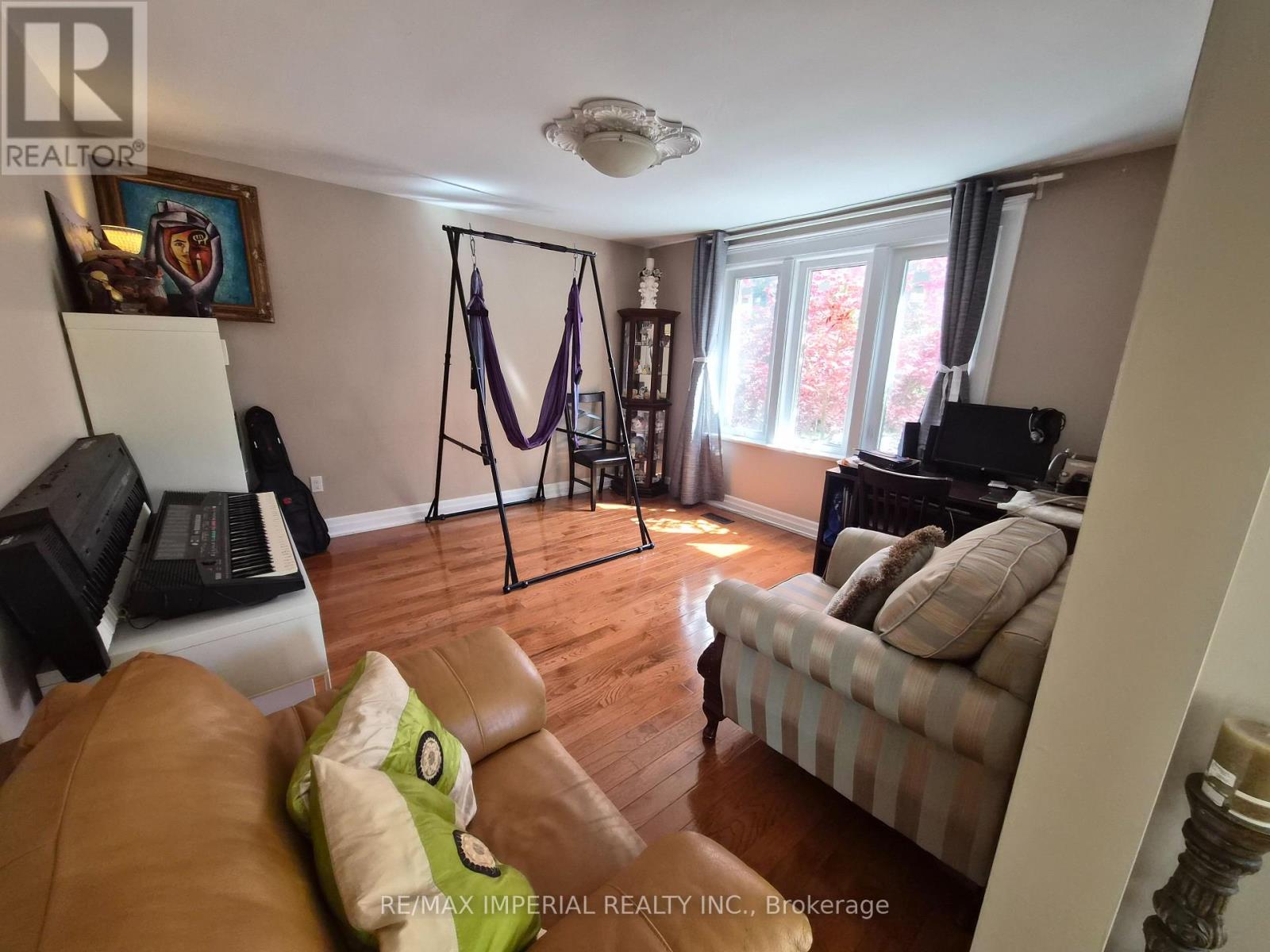 15028 DUFFERIN STREET - 11