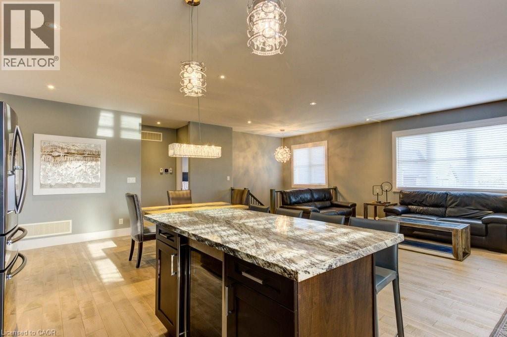 30 LAKESHORE Road - 10